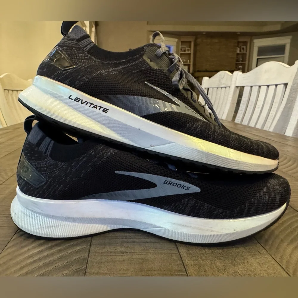Brooks Levitate 4 Blackened Pear - White Running Shoes Men's Size 9.5 (D)
